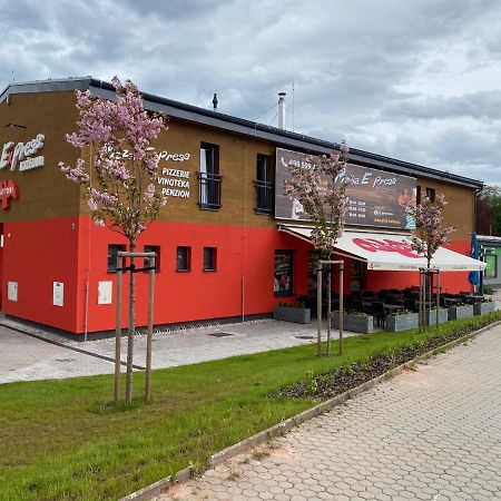 Penzion Kuzelna Hotel Trutnov Exterior photo